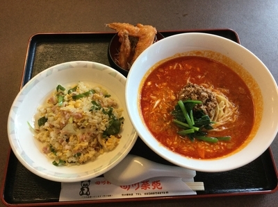 「Aランチ950円 担々麺 ミニ炒飯 手羽先唐揚げ」@四川菜苑の写真