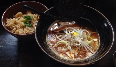 「辛味らーめん(期間限定)＋炊き込みご飯(800円＋150円)」@麺屋 奨 TASUKUの写真