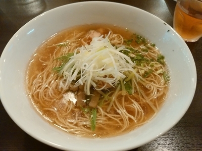 「【鶏と和の極らーめん(並盛・150g・塩)730円】→500」@らーめんや なかじゅう亭 WA-FU 3号店の写真