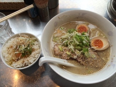 「ふつーのとんこつ+おいしい卵かけごはん／￥650+200」@さんじの写真