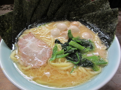 「ラーメン中盛り￥７８０うずら￥８０海苔増し￥１００」@横浜家系ラーメン ほどが家の写真