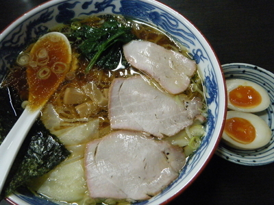 「ワンタンメン＋煮玉子940円」@とら食堂の写真