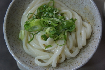 「うどん(小)(150円)(冷)」@谷川米穀店の写真