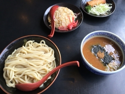 「つけ麺（中盛）半チャーハンセット」@つけ麺専門店 三田製麺所 国分寺並木店の写真