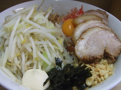 「まぜそば＋豚増し　８００円＋１００円」@ラーメンいつきの写真