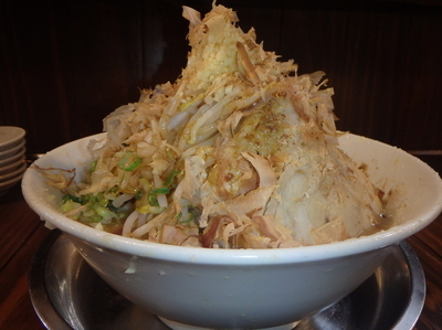 「ラーメン(650円)(背脂ギトニンニクあり野菜カチ魚）」@骨太味覚 今治桜井店の写真