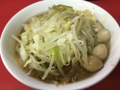 「麺半分＋うずら」@ラーメン二郎 茨城守谷店の写真