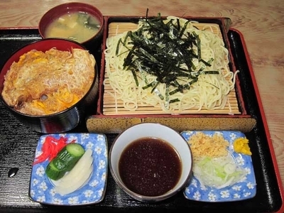 「中華ざる（醤油味）と天玉丼　850円（ランチ）」@辰巳庵の写真