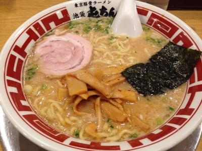 「東京豚骨ラーメン（中）」@屯ちん 新宿店の写真