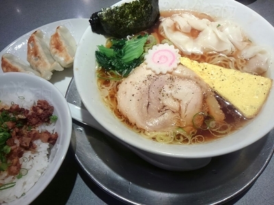 「（期間限定）THEワンタンメン820円＋豚飯セット380円」@らあめん花月嵐 大森町店の写真