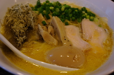 「鶏白湯塩＋味玉（開店サービス）」@地鶏白湯専門 麺屋とりこの写真