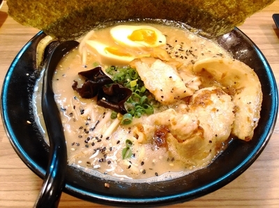 「季節限定 焙煎胡麻味噌ラーメン」@琉球島豚 麺屋なりよしの写真