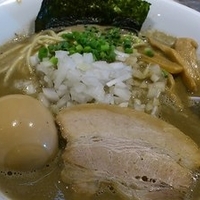 半熟味玉極濃厚煮干しラーメン 880円