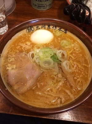 「すみれ風煮玉子ラーメン990円」@札幌らーめん 品川甚作本店の写真
