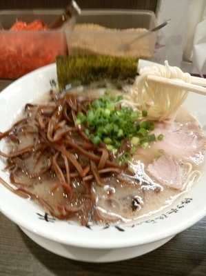 「らーめん650円+きくらげ100円+替え玉（サービス券）」@博多長浜らーめん いっきの写真