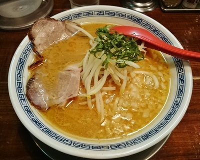 「濃厚にぼし味噌らーめん（限定） \850」@手打ち極太麺 ジョニーの味噌の写真