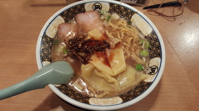 「すごい煮干しラーメン ￥820」@すごい煮干ラーメン凪 新宿ゴールデン街店 別館の写真
