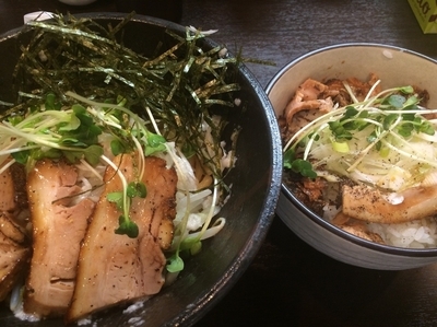 「濃厚油そば+肉ごはん」@油君 油そば専門店 新宿店の写真