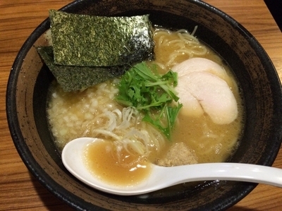 「濃厚鶏骨醤油そば」@濃厚鶏そば 麺屋武一 新橋本店の写真