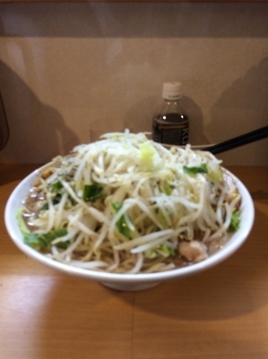 「塩麺増し600g＋豚増し」@豚星。の写真