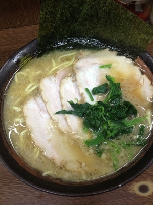 「チャーシュー麺中盛、硬め濃いめ」@幸家の写真