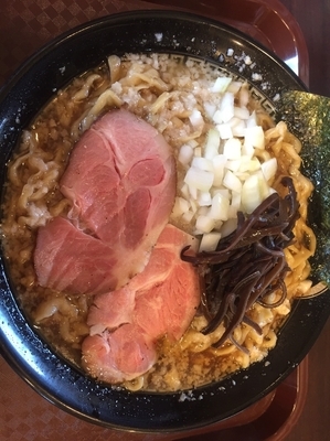 「背脂煮干しラーメン 大盛同額 ¥760」@煮干 丸めの写真