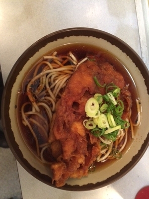 「から揚げ（そば）1個」@弥生軒 6号店の写真