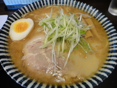 「中華そば・太麺・大盛り」@めんや 薫寿の写真