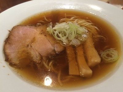 「丸鶏の醤油らーめん 750円」@らーめんキッチン いいづかの写真