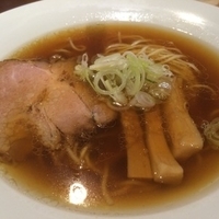 丸鶏の醤油らーめん 750円