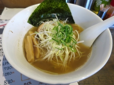 「魚介しょうゆラーメン（鯵） ７３０円」@俺らラーメン ちょもらんまの写真