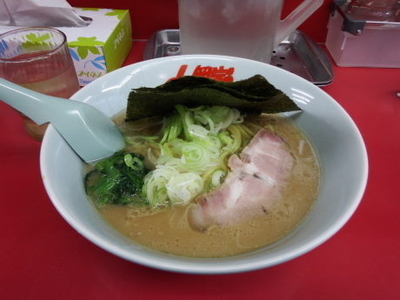 「醤油ラーメン　普通」@ラーメン山岡家 苫小牧糸井店の写真