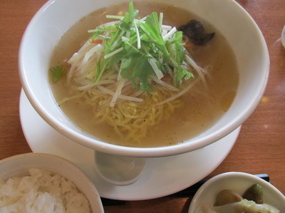 「五目スープそば＋半ライス（ザーサイ付き）　「850円＋サービ」@中華キッチン ぐらの写真