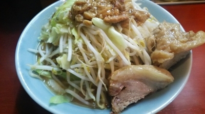 「中ラーメン」@立川マシマシ 神田駅前店の写真
