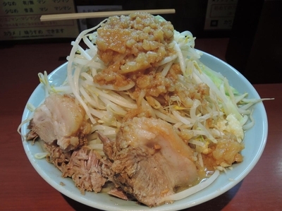 「中ラーメン」@立川マシマシ 神田駅前店の写真