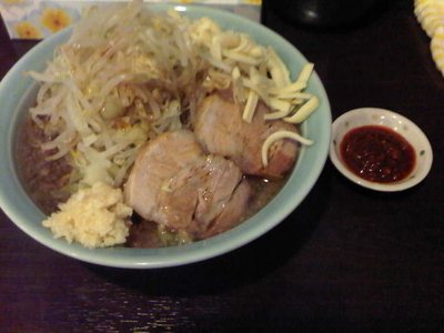 「あかつき麺ニンニクヤサイカラメ+辛玉+チーズ」@麺や あかつきの写真