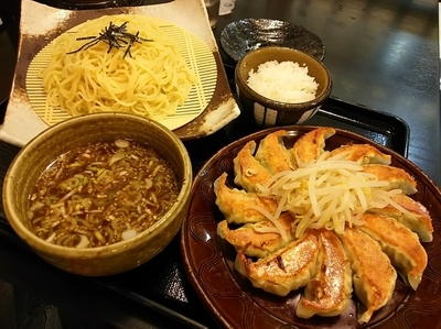 「浜松餃子と濃厚つけ麺のセット　※ライス少な目」@五味八珍 メイワン店の写真
