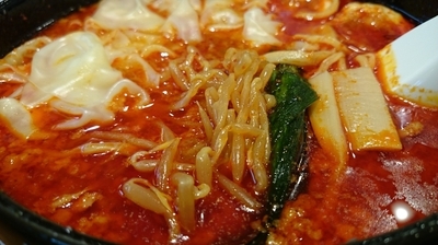 「旨辛ラーメン+ワンタン」@来来亭 鎌ヶ谷店の写真