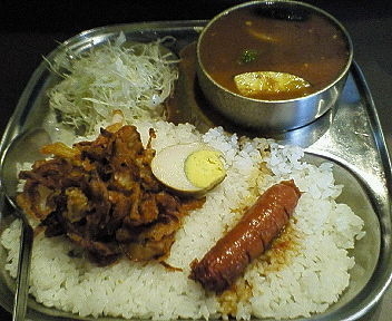 「鶏肉とトマトのスープ　赤カレー　７９０円」@ARK by J’s Curryの写真