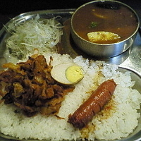 鶏肉とトマトのスープ　赤カレー　７９０円