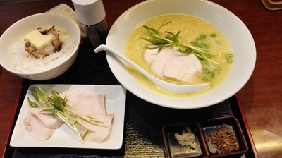 「鶏白湯SOBA並+国産鶏チャーシュー+バターご飯黒トリュフ」@銀座 篝 ラゾーナ川崎プラザ店の写真