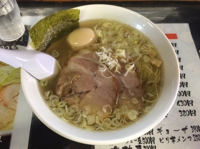「地鶏味玉塩ラーメン」@地鶏けい骨 阿波家 宇都宮店の写真
