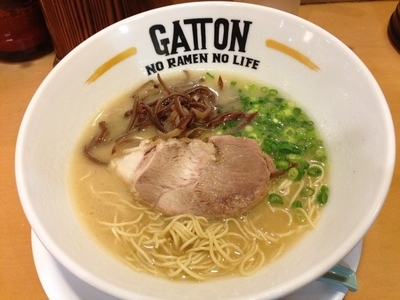 「白とんこつラーメン」@釜炊とんこつラーメン がッとん 船橋店の写真