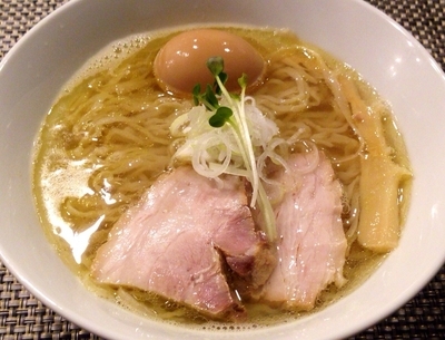 「味玉塩らぁ麺 880円」@らぁ麺 やまぐち 辣式の写真