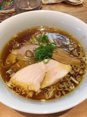 「醤油ラーメン」@ラーメン屋 トイ・ボックスの写真