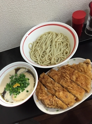 「揚げチキンつけめん」@自家製麺SHINの写真