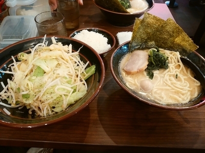 「ラーメン680円　もやキャベ100円」@代々木商店 2号店の写真