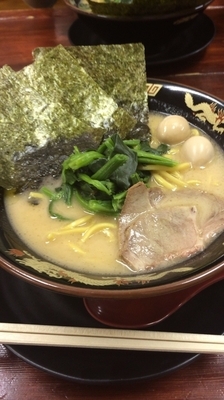 「濃厚豚骨醤油ラーメン」@横濱家系ラーメン 神山 府大前店の写真