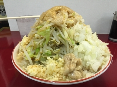 「大ラーメン全増しニンニク増し増しタマネギトッピング」@ジラフの写真