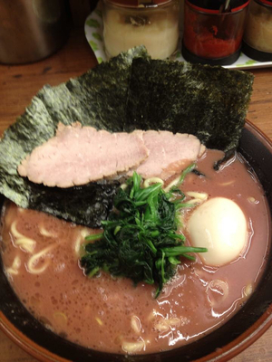 「味玉ラーメン、硬め」@横浜家系らーめん 武道家 吉祥寺店の写真